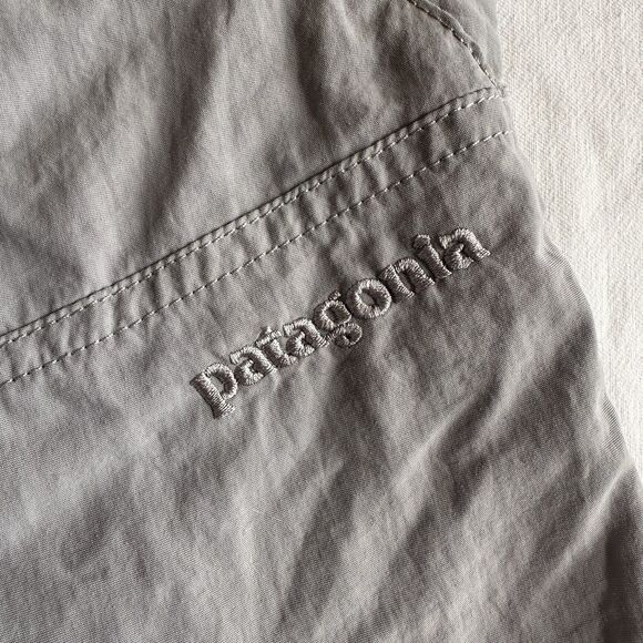 Patagonia Shorts Mens Large Gray Sandy Cay 10" Utility Cargo Zip Pocket Hybrid - Picture 2 of 5